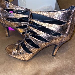 💖🖤NWT Lane Bryant Rose Quartz Heels size10💖🖤